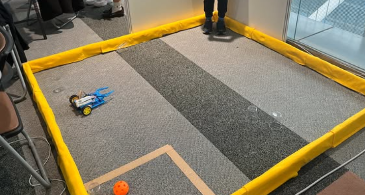 Kids playing with Arduino robots at Science Agora